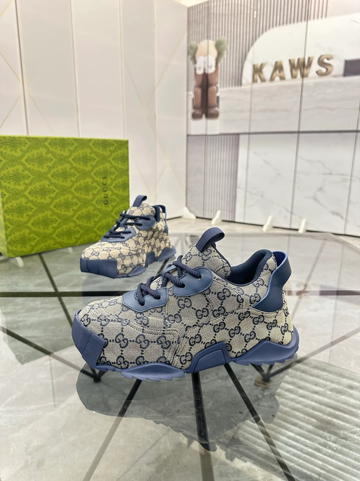 Men's shoes for sale 💰: 💰P580¥ Product trademark: Gucci* "Gucci*" low-top casual shoes Regular size: 38-45 (can be customized to 46) Large size Product materials: Upper imported cowhide stitching original material, breathable lining, original outsole. No.: 0008